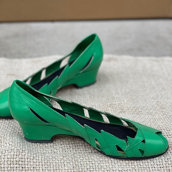 Eley Kishimoto Kelly green lighting pumps - Picture 2 of 8